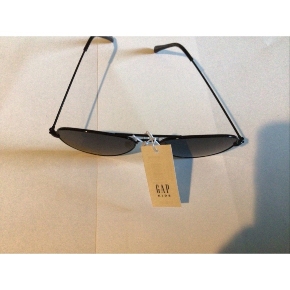 GAP Classic Black Aviator Sunglasses